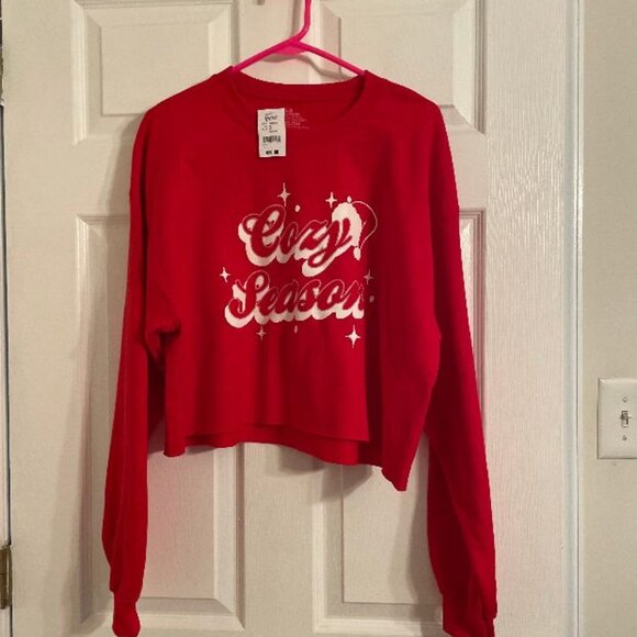 CHRISTMAS CROPPED SOFT SWEATSHIRT RED LOOSE FITTING 60% OFF! NWT LARGE - Picture 1 of 10